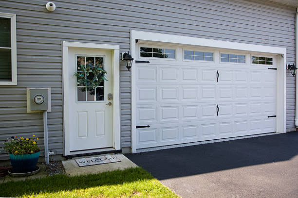 24/7 Emergency Garage Door Panel Replacement experts in Kirby, TX